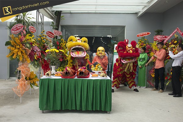 Khai trương